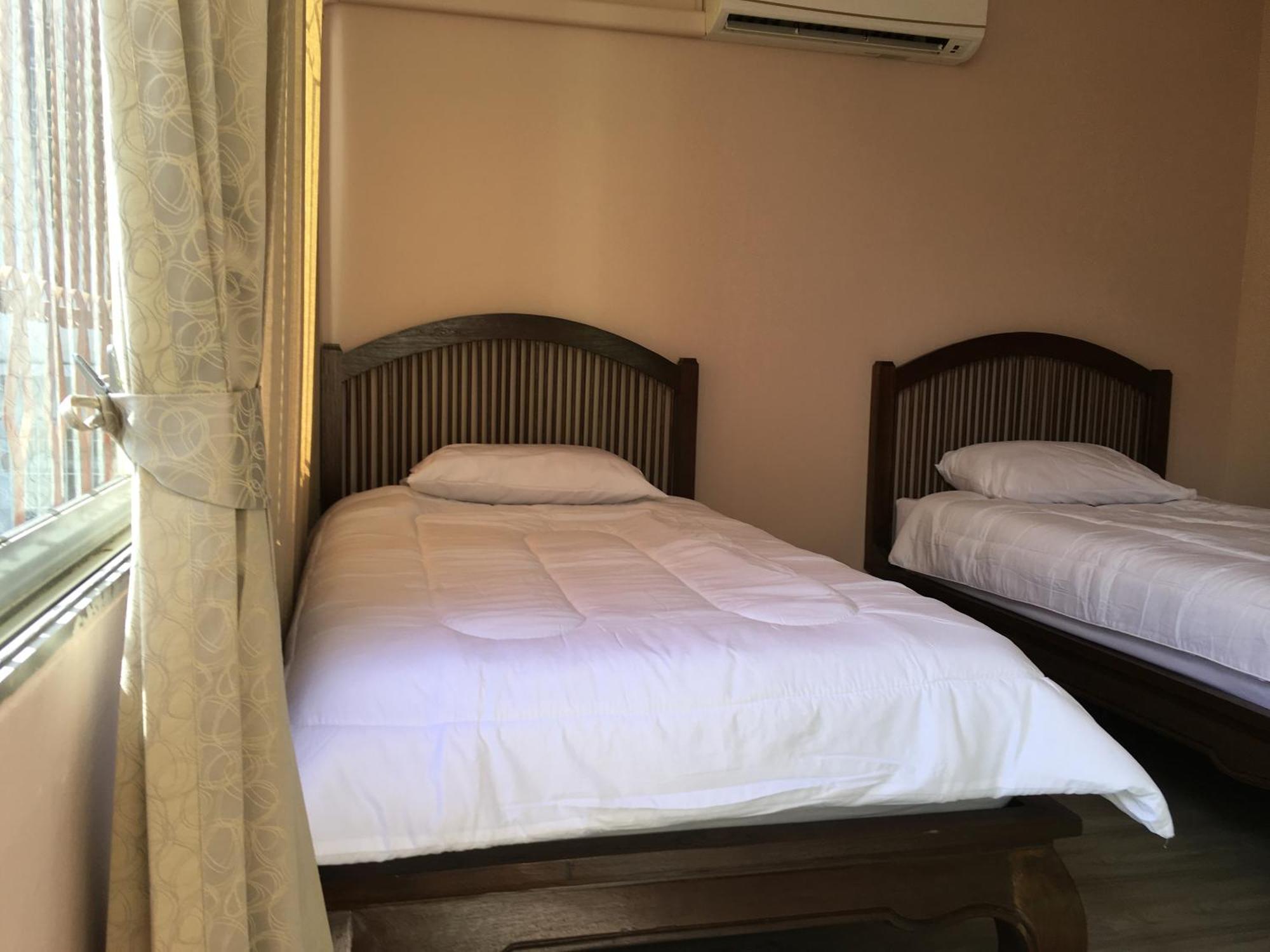 The Grand Palace Hostel Бангкок Экстерьер фото