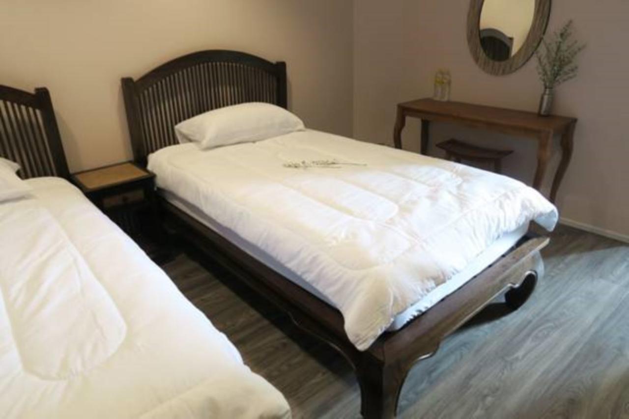 The Grand Palace Hostel Бангкок Экстерьер фото